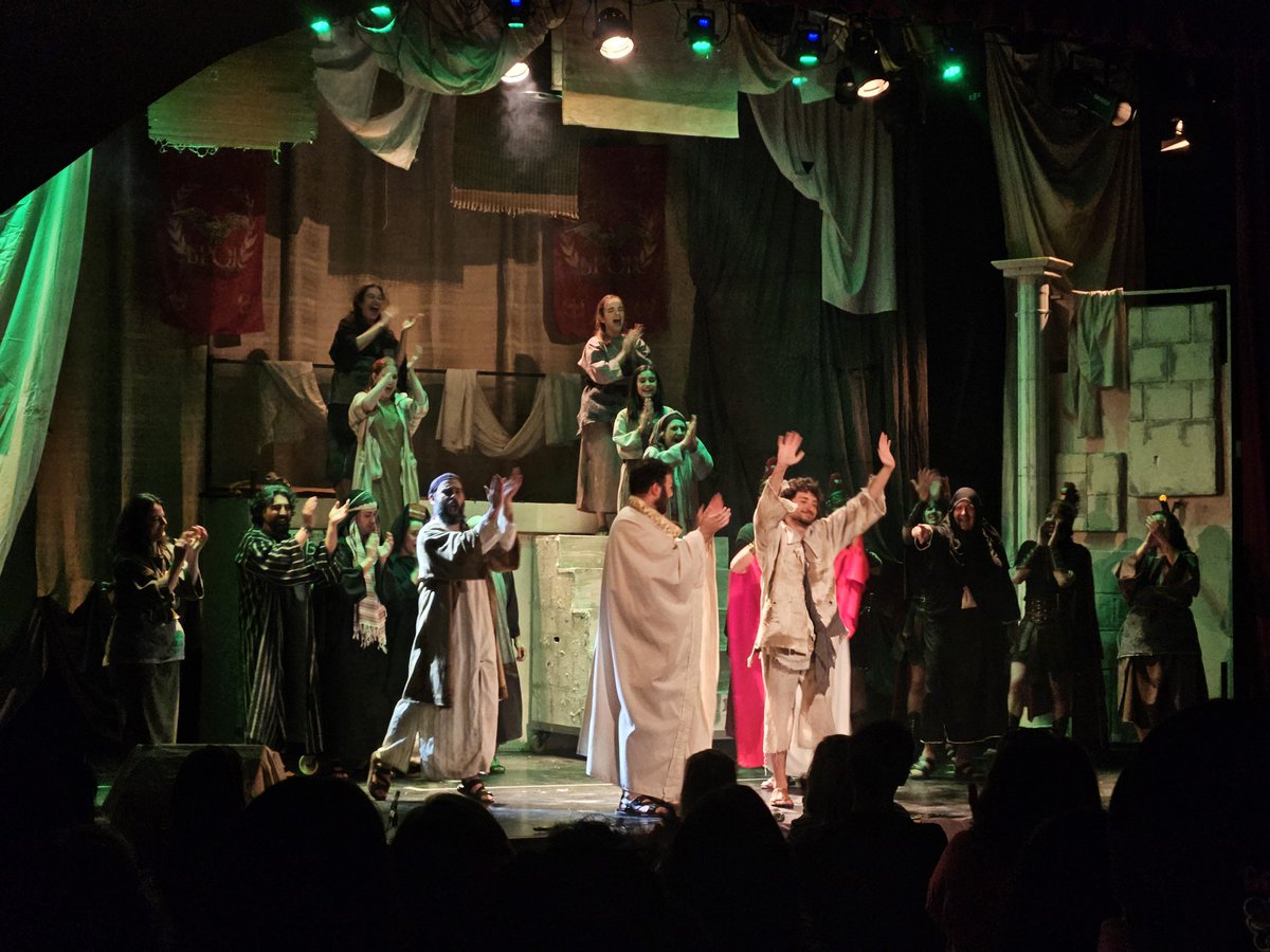 TeatroArtist's tweet photo. Enhorabuena a todo el equipo de @SiluetasTeatro por #LaVidaDeBrianMusical. 

Nos habéis hecho disfrutar mucho hoy en el teatro de @ColeLourdesVa https://t.co/AbKMrGOfmw