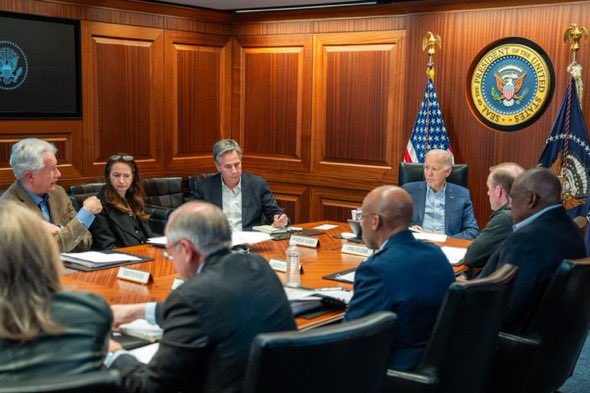 Good Situation Room setup. Wood. Lighting. Great Seal of the U.S. Adults in charge. 10/10 @WhiteHouse