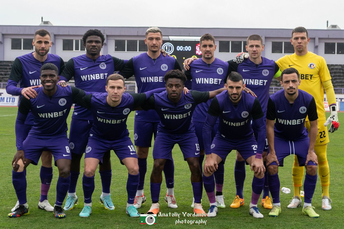 G_Aztecas's tweet photo. [BULGARIA🇧🇬] Parva Liga: Josecarlos Van Rankin fue parte del 11 titular y salió de cambio al 90' en el empate entre Etar VT frente a Krumovgrad (0-0). https://t.co/rzunsmuvyn