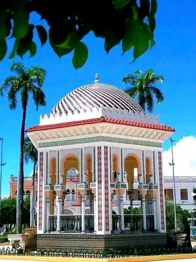 Sin dudas, una imagen dice más que muchas palabras. Ahí está esbelta, hermosa: la glorieta morisca de Manzanillo. #ProvinciaGranma