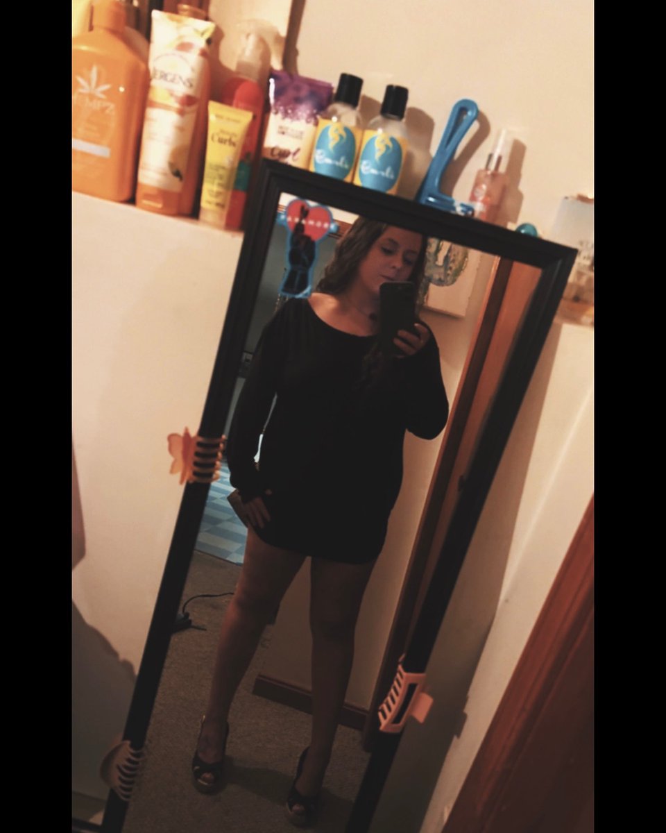 Samantha12Sue's tweet photo. #mirror #mirrors #selfie #body #happy #thick #curvy #ThickThighsSaveLives #heels #Dress #shirt #midsize #SmallFat #LongSleeve #smile #LongHair #CurlyHair https://t.co/tvVYiBBz8Q