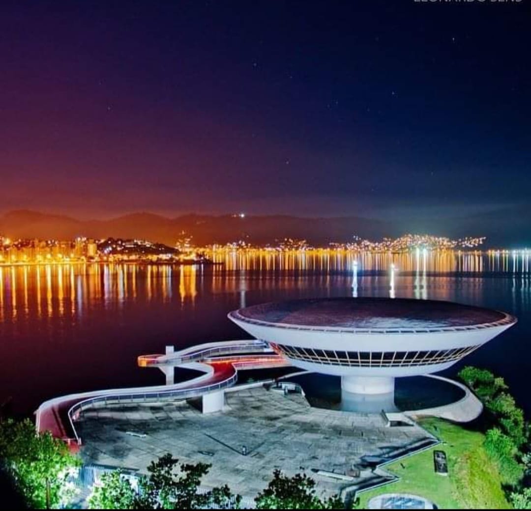 FernandoGuida's tweet photo. O Museu de Arte Contemporânea - MAC, de Niterói, com o Rio ao fundo. https://t.co/UAlZ7wlXNK