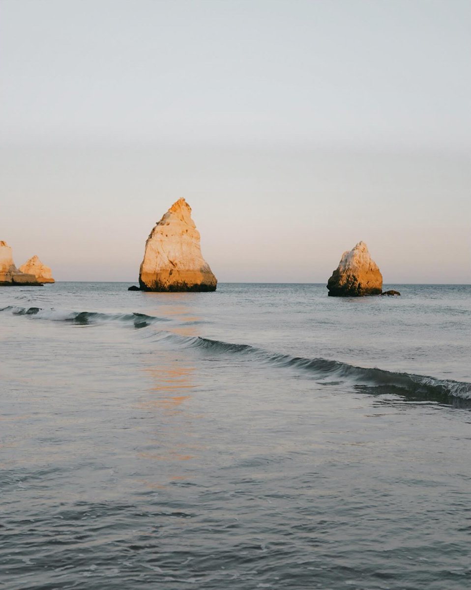 Paradise in Portugal 🇵🇹 Praia da Marinha - Arcos e Algares Naturais - Praia da Morena is a 7.72 kilometer adventure that features sweeping views of natural arch formations along the Gulf of Cádiz. Click the link to get trail details 🔗 bit.ly/4akNy65 📸 @zachasato