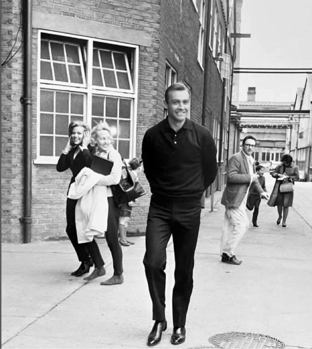 FilmsMap's tweet image. Rare photo of Sean Connery and Honor Blackman behind the scenes of “Goldfinger”, 1964.