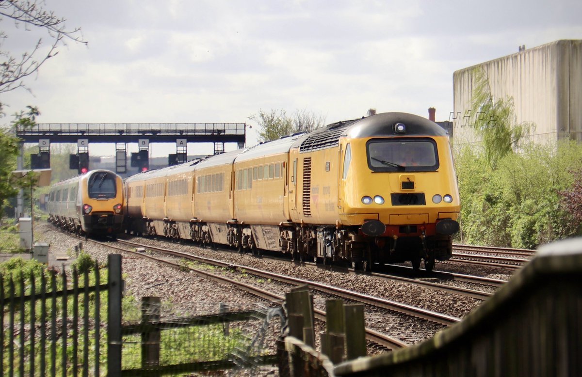Network Rail Measurement #HST, 1Q17 1022 Derby Rail Technical Centre > York Holgate Loop, passes the not-so-common sight of a diverted XC #SuperVoyager on Line D at Derby #MML