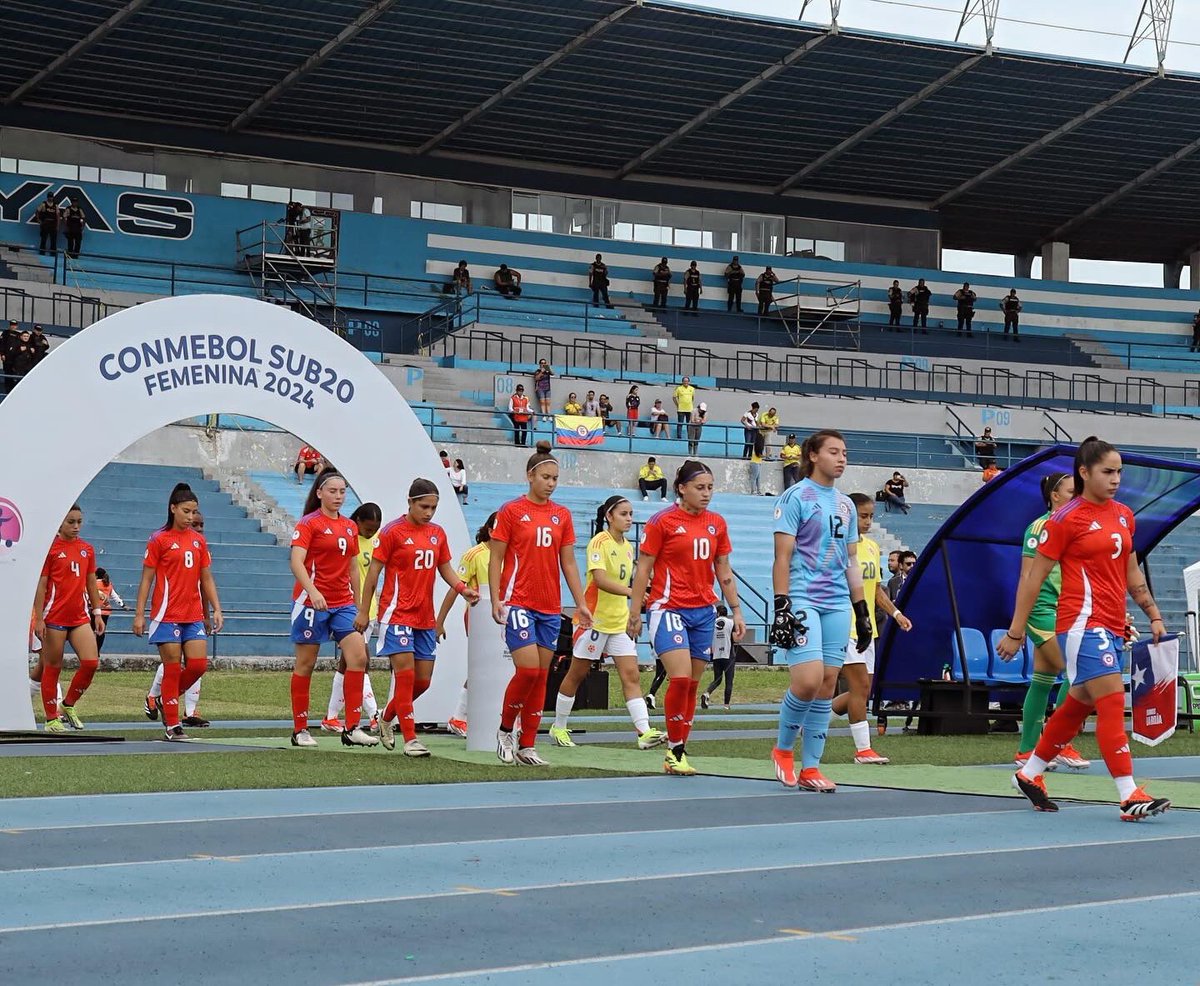 ⏸️ Entretiempo en el 🏟️ Estadio Alberto Spencer de Guayaquil. #LaRoja 🇨🇱 cae momentáneamente ante Colombia. ¡Esto aún no termina! 🇨🇴2️⃣➖0️⃣🇨🇱 #SomosLaRoja