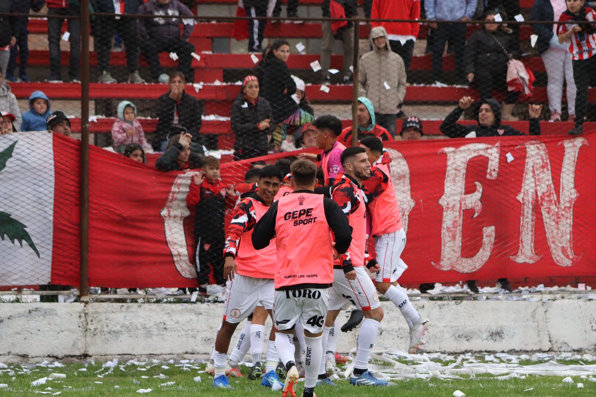 CAHuracanLH's tweet photo. ¡TERMINÓ EL PT EN SAN MARTÍN! 

ACSM 0-1 HLH 

¡Vamos Globo! 🎈 https://t.co/LrZcEidKtq