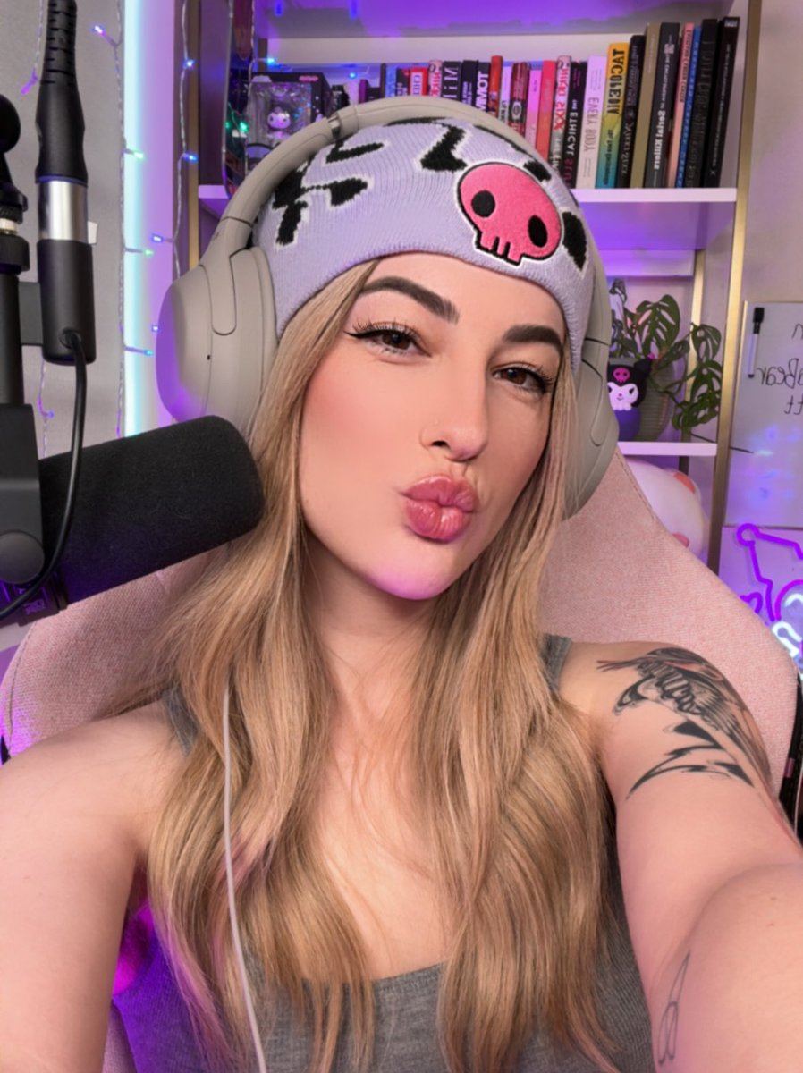 Live on Twitch! Come hang out twitch.tv/kristenscott