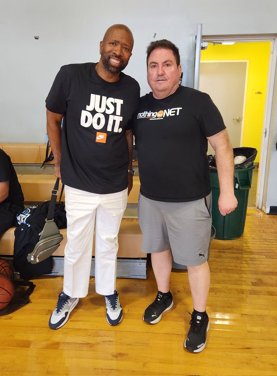 Always great seeing my guy @TheJetOnTNT ! Kenny brought his 2 new Nike EYBL squads (Georgia-based Jet Academy 16u & 15u) to the @thefantastic40 in Miami FL this weekend & they were loaded with young talent @FrankieBur @NBNMagazine @FCPPangos