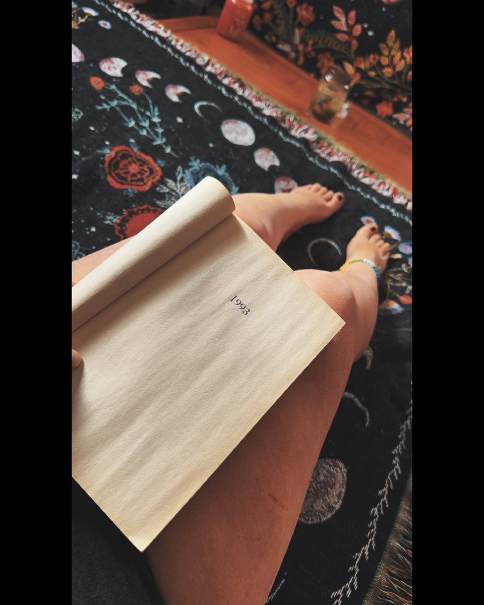 Samantha12Sue's tweet photo. #1993 #NineteenNinetyThree #book #relaxing #legs #smooth #Starbys #Starbucks #AcaiLemonadeRefresher #mug #RiseAndShine #reading #candles #Ford #FordFocus #feet #BeeMug #tea #TeaTime #TeaForTwo https://t.co/pqxF2VrF4c