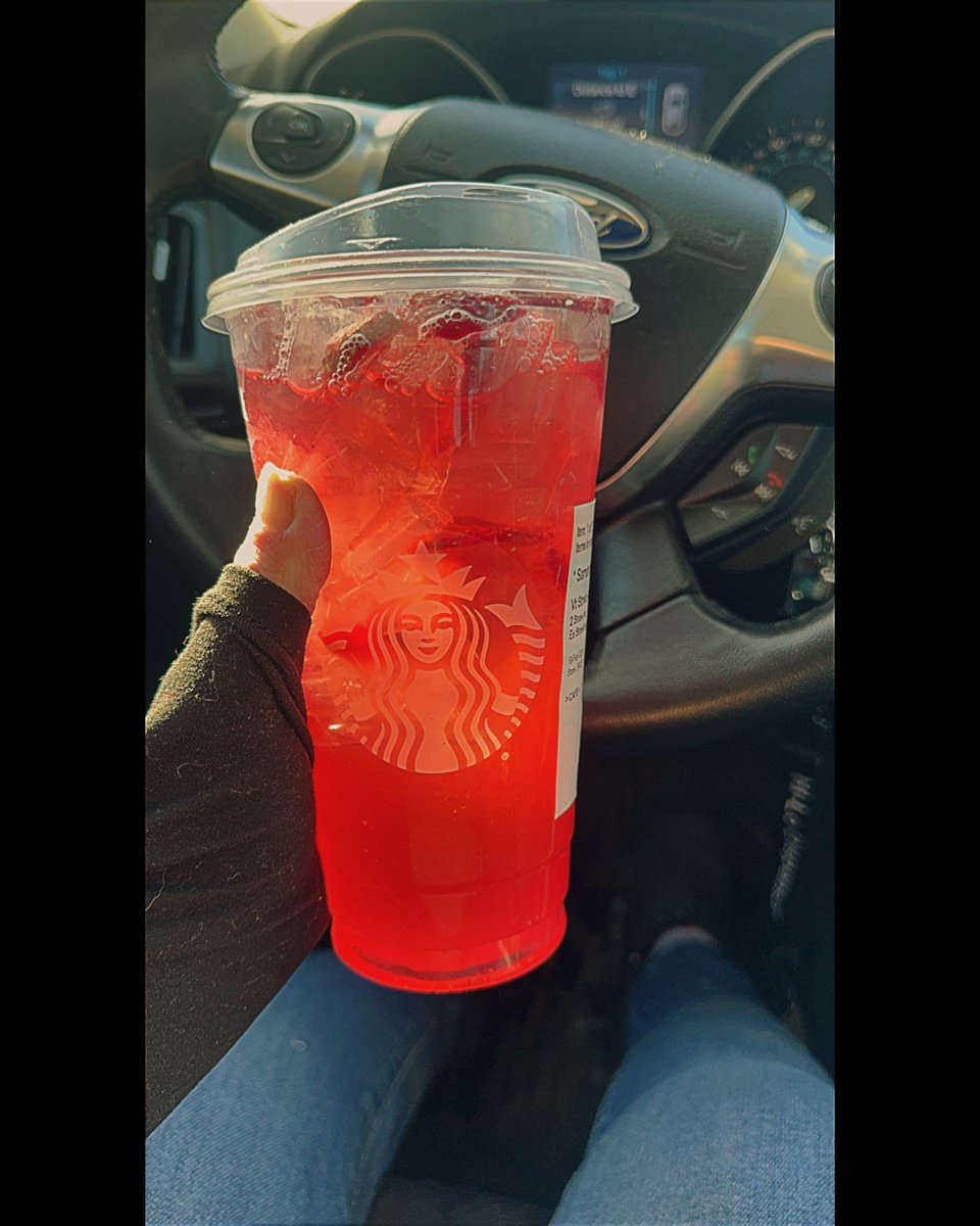 Samantha12Sue's tweet photo. #1993 #NineteenNinetyThree #book #relaxing #legs #smooth #Starbys #Starbucks #AcaiLemonadeRefresher #mug #RiseAndShine #reading #candles #Ford #FordFocus #feet #BeeMug #tea #TeaTime #TeaForTwo https://t.co/pqxF2VrF4c