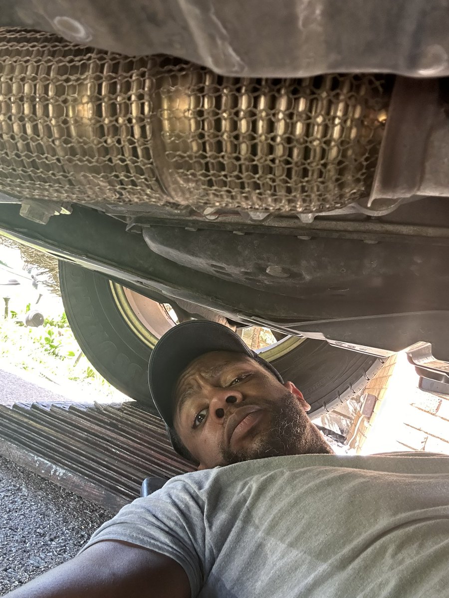 MiCoSlJr's tweet photo. From camping(cabining) to mechanic in a matter of hours. Wait, wait, wait… I’m a gymer, runner and traveler. What I do for the family 🤪😍🤪😍🤪 #JackofManyTrades #MasterOfAFew #WeekendLife #TheJourney #MyJourney https://t.co/6bjDdALtGk