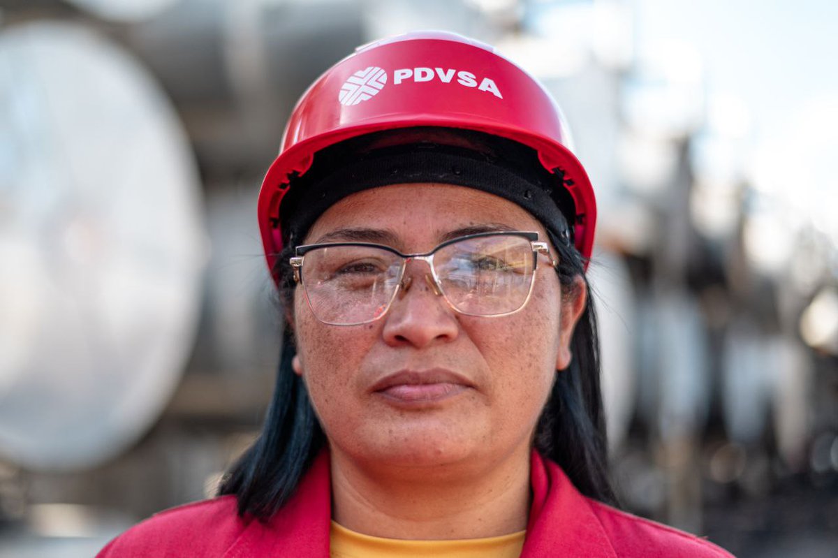 Las mujeres en la industria petrolera han demostrado una dedicación excepcional. Su liderazgo y perspectiva han sido claves para el reimpulso de PDVSA. Su participación activa seguirá marcando el avance continuo y sostenible en nuestra Industria.