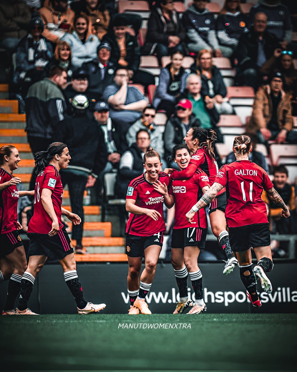 No Manchester United Fan will scroll past this picture without liking ❤️ #MUWomen