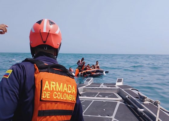 🚨 En las últimas horas, con la @Dimarcolombia, rescatamos a 10 personas y un canino, que habrían quedado a la deriva luego de que la embarcación en que se movilizaban entrara en emergencia y naufragara.

🚨 bit.ly/4aBnS5a ⬅️

#ProtegemosLaVida 🛟