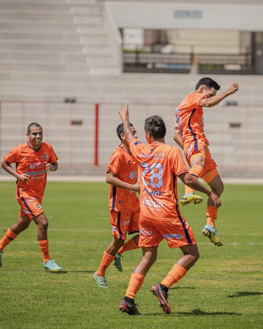 👊🏻 𝗙𝘂𝗲𝗿𝘁𝗲 𝗱𝗲 𝗹𝗼𝗰𝗮𝗹 👊🏻 UCV Moquegua se impuso 2-0 a @CCDMunicipal en la #Liga2. 📸 UCV Moquegua