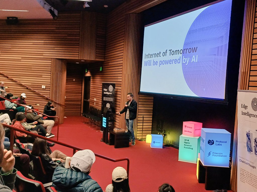 'What are the building blocks we need to start building for a truly open AI, in parallel to the walled gardens - something we failed to do in 2010 as a tech community with social networks?' 🧩 @AlexSkidanov from @NEARProtocol at #FtCBerkeley.