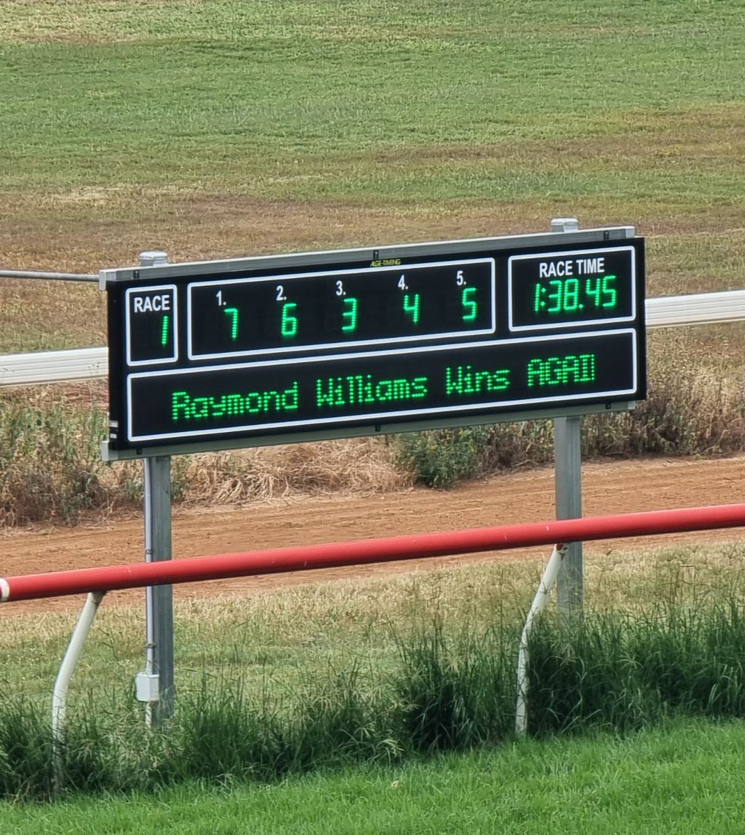 The Emerald Jockey Club is home to a brand-new semaphore board and broadcast tower, thanks to Racing Queensland's Asset Management program. More 🔗 bit.ly/EmeraldJCfacil…