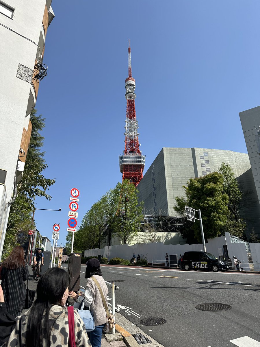 でかい 【Quiz】 I saw Tokyo Tower （　　）the first time . （　　）に入るのは？ ①by ②at ③for 画像つけると投票にできないの不便だなあ