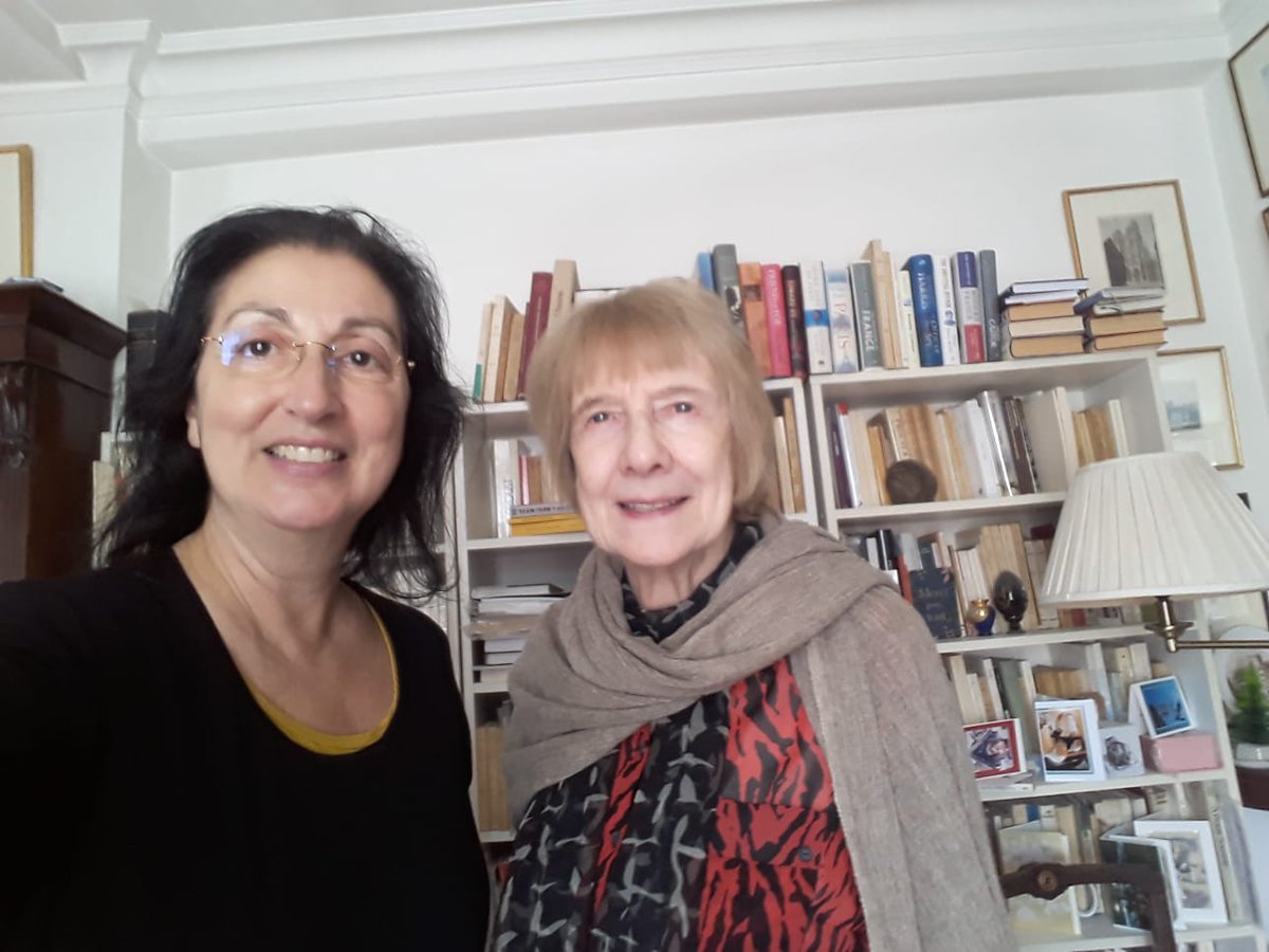 proustbrasil's tweet photo. Luciana Persice Nogueira-Pretti (UERJ e organizadora da Intermitências – revista brasileira de estudos proustianos) com Cynthia Gamble, notável estudiosa da obra de Marcel Proust, John Ruskin e a Belle-Époque.

 @RuskinProust https://t.co/dmDFFejJrj