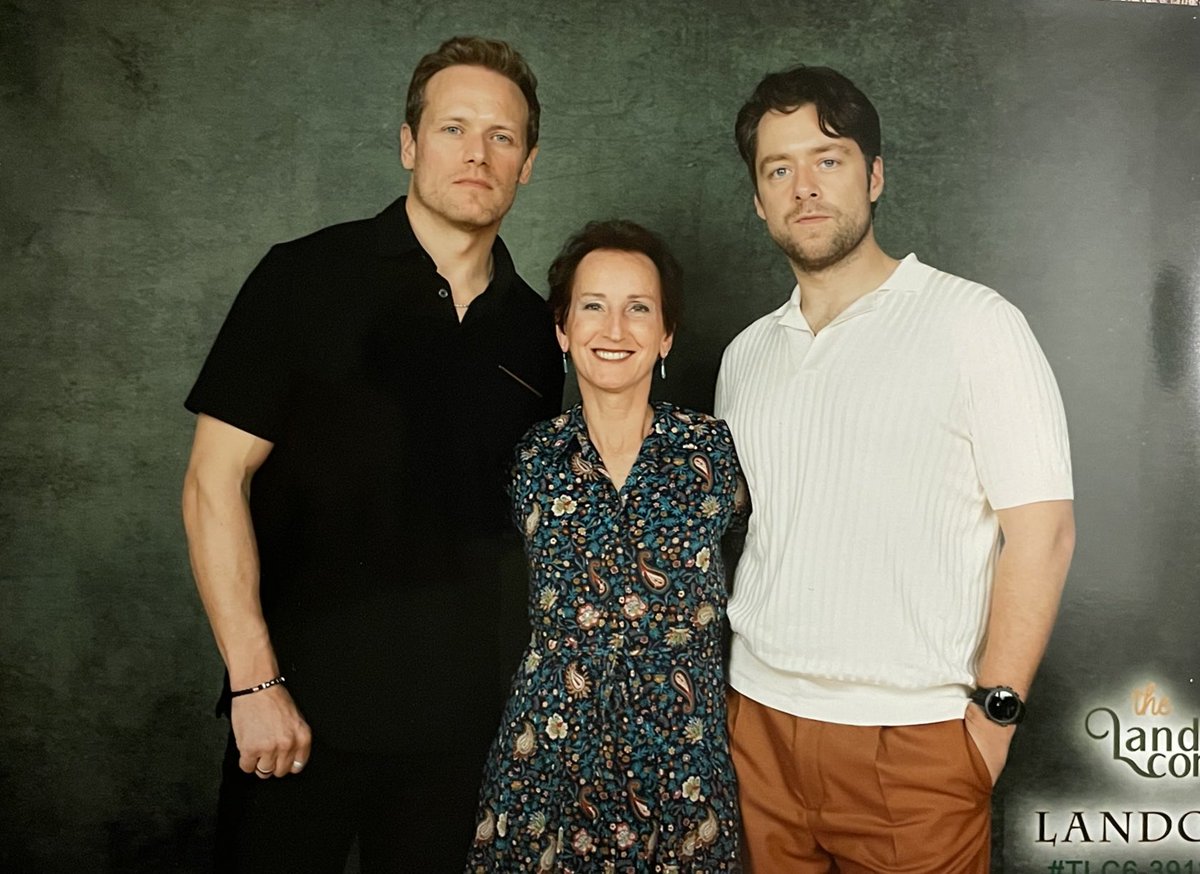 Do I feel small? Yes. But with such bodyguards, I’m not afraid of anything 😄😍❤️❤️
#TheLandCon 
#SamHeughan
#RichardRankin