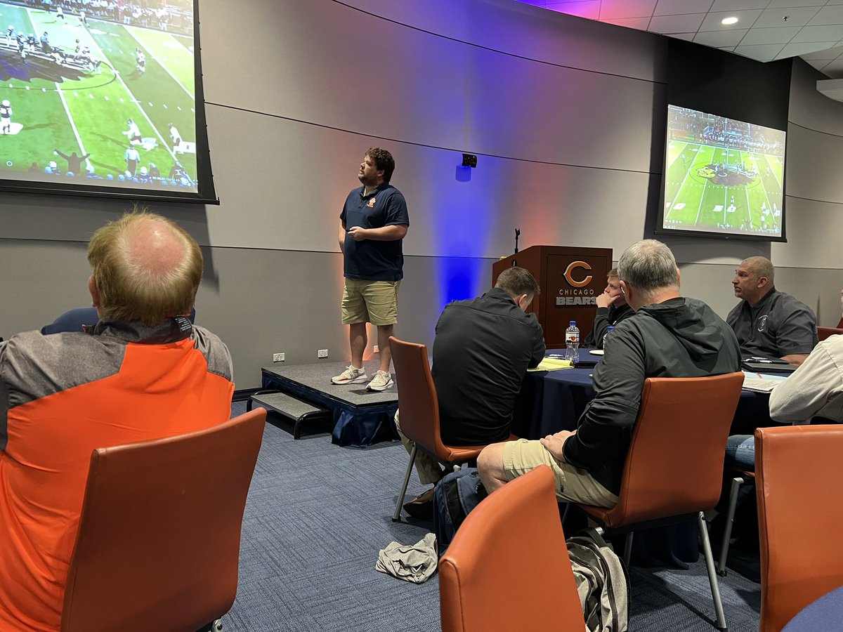 Had a great time at the @BearsOutreach High School Coaches Clinic. A ton of knowledge shared from some of the best in the business. Thank you to the @ChicagoBears for the hospitality and @CoachLeonard3 for taking the lead putting this clinic together. #ThisisHSFootball