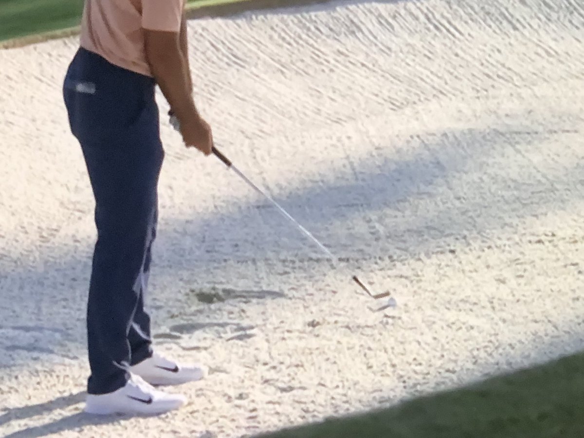 pittiecoco's tweet photo. Hereโs your Bunkergate: we first see Scottieโs ball plugged. Then suddenly itโs not. Make it make sense. #bunkergate https://t.co/i4IBUy1h01