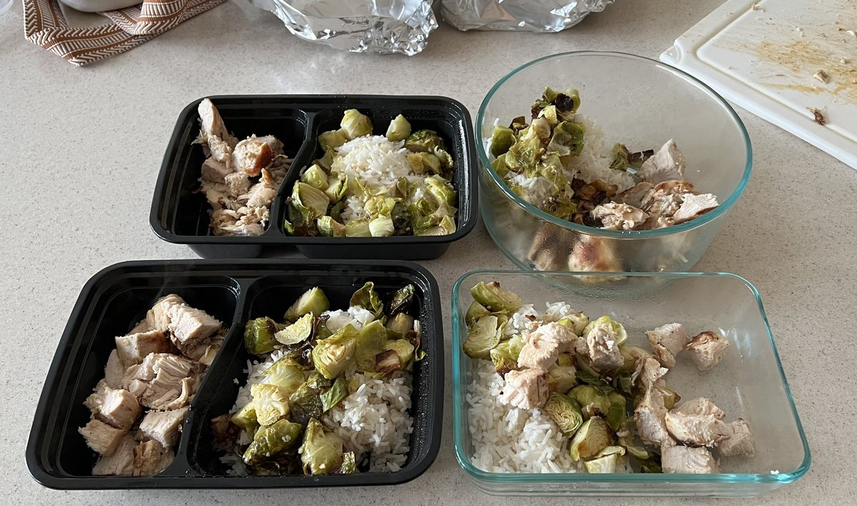 BlazeBTC's tweet photo. Channeling my inner @foodisfuelNYC #MealPrepSunday 

drop green hearts if your a meal prepper https://t.co/eKhPLkCDkX