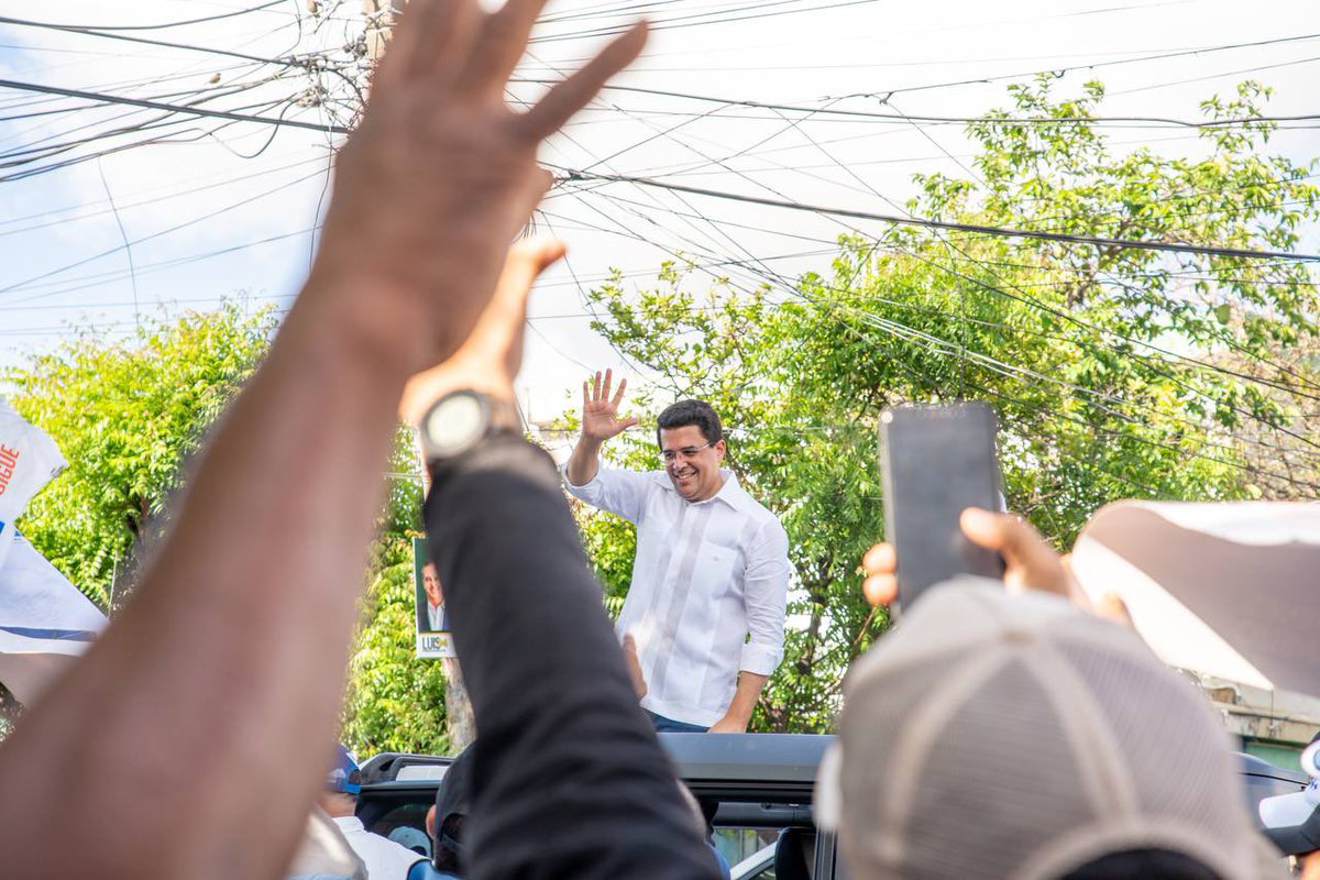 DavidColladoM's tweet photo. Continuamos nuestro recorrido en Higüey, llevando nuestro mensaje con energía y agradeciendo la emoción con la que nos recibe la gente. ¡Gracias por su cariño estamos más motivados que nunca! https://t.co/aqQdArQhr7