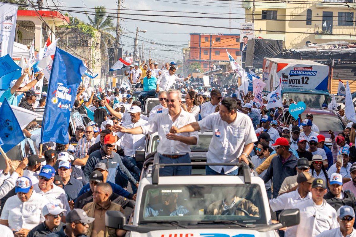 DavidColladoM's tweet photo. Continuamos nuestro recorrido en Higüey, llevando nuestro mensaje con energía y agradeciendo la emoción con la que nos recibe la gente. ¡Gracias por su cariño estamos más motivados que nunca! https://t.co/aqQdArQhr7