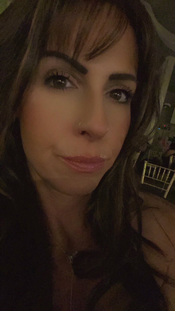 Cate2305's tweet image. Felt like a princess last night getting all dolled up for a great cause! Women coming together 💜
#MomProm #WomenShelters