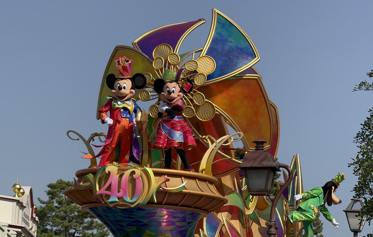 Happy 41st birthday to Tokyo Disneyland! We’re heading to the park today to celebrate, how should we do so?