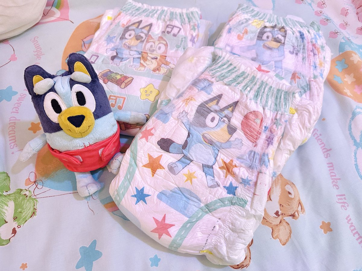 Wackadoo!! Thank you ⁦@MistressMinxx⁩ for these Bluey diapers and plushie from CAPCon, for real life!