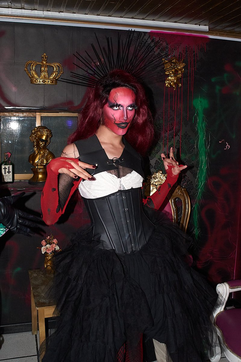 Roses__Ken's tweet photo. The drag // The face https://t.co/92vTglgnyO