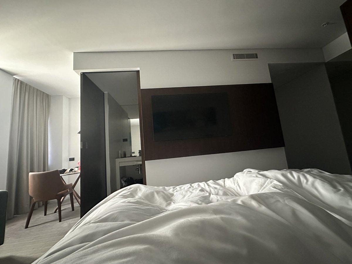 externallylaws's tweet image. Better get up, get ready, have breakfast and go. #BNE