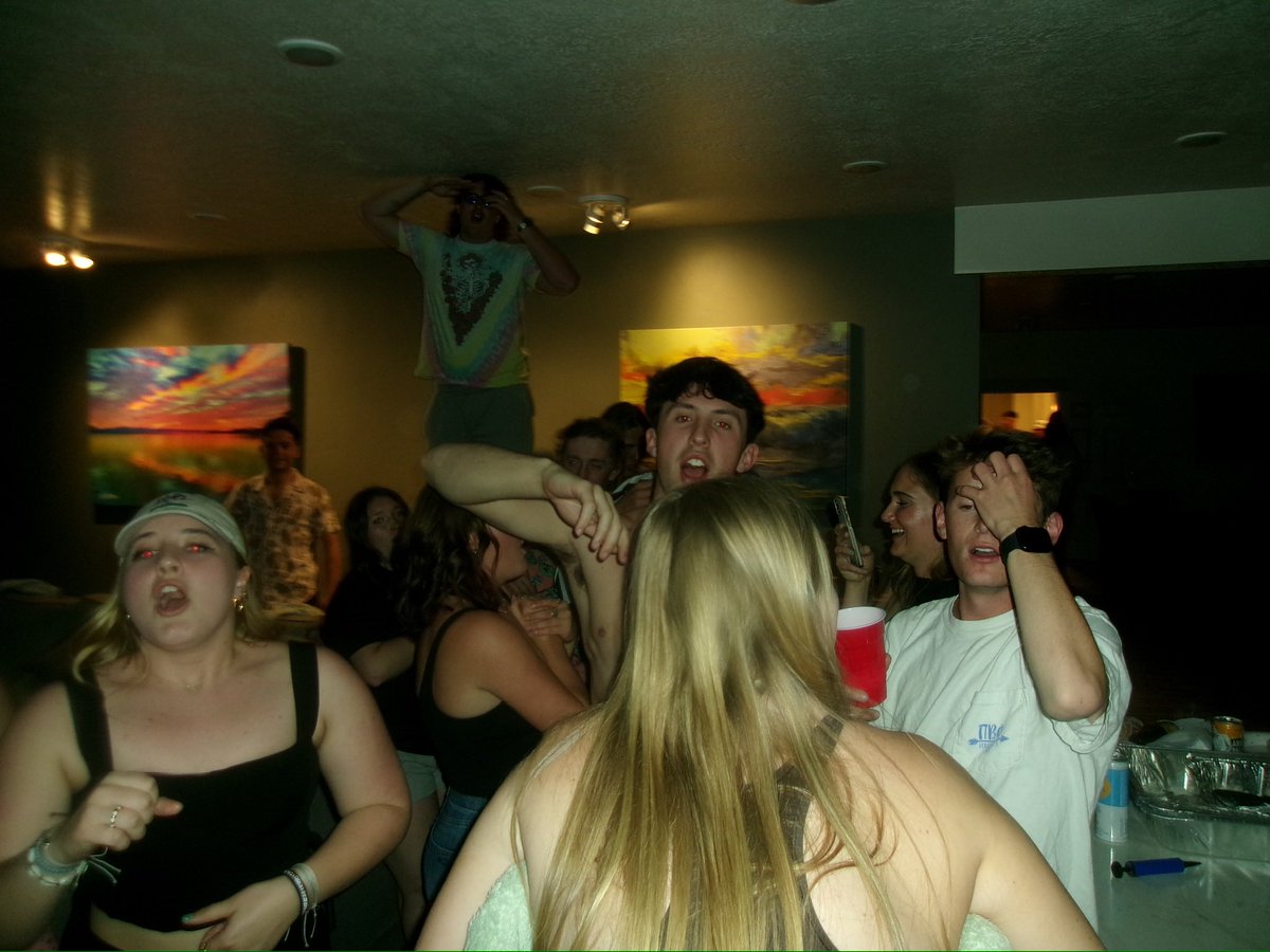 fainted________'s tweet photo. Frat formals on top https://t.co/09IWVPvu10
