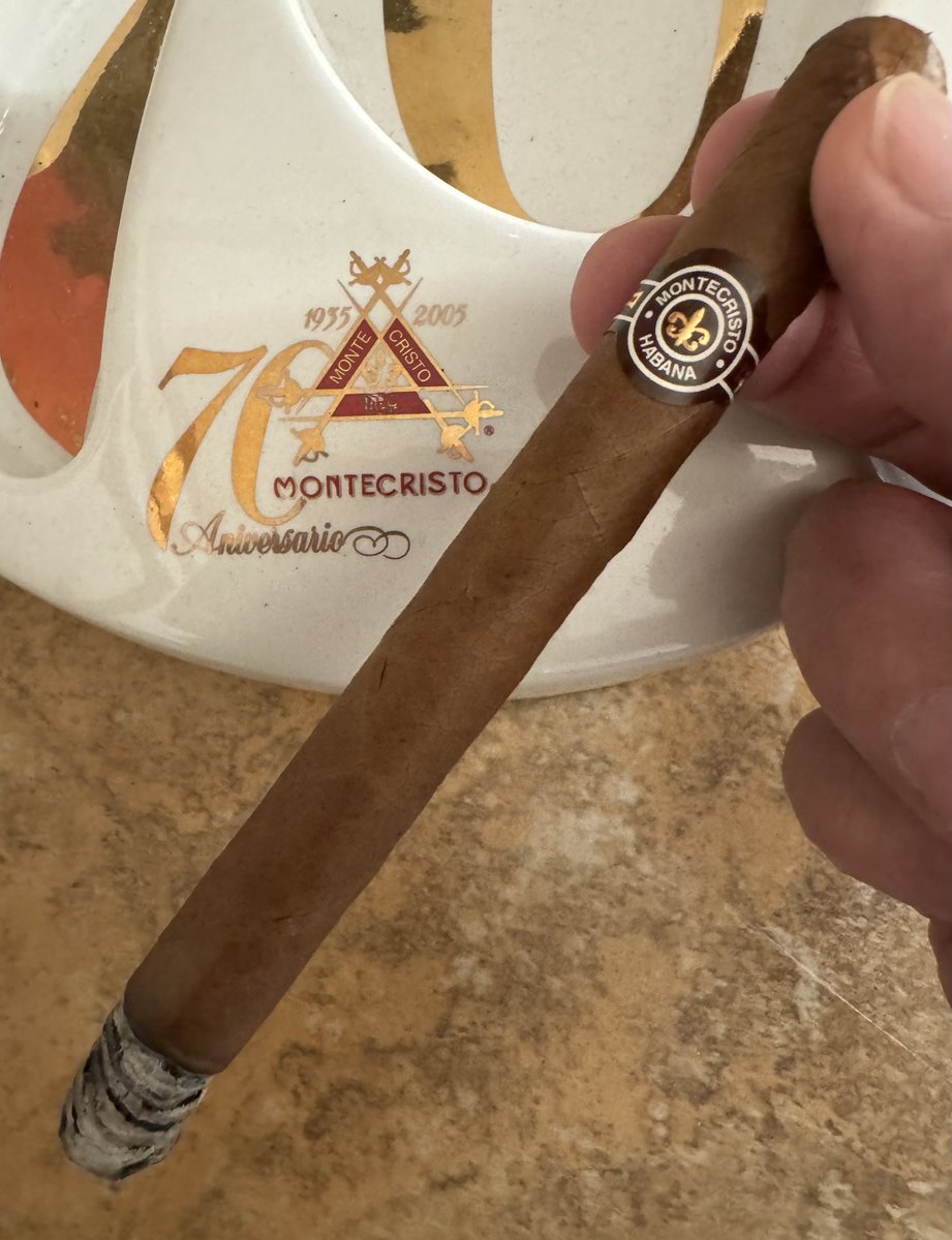The Art of Cigar Relaxation: A Gateway to Therapy, Stress Relief, and Meditation smoking a Montecristo Especiales No.2 #Cigar