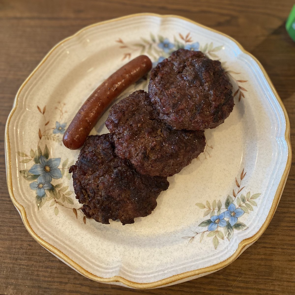 My first meal today was sardine patties (1 tin of sardines, 2 egg yolks, 1 tbsp beef gelatin & cooked in ghee)

I had grilled burger patties and a beef hotdog at my mother’s-in-law for dinner!

#Carnivore #carnivorediet #keto #ketodiet