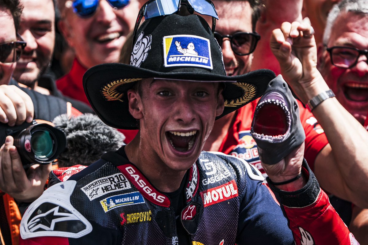 37_pedroacosta's tweet photo. Wooow!! Second podium in a rooow!! 😎 🦈 Thanks team @Tech3Racing 🫶🏻

——

Wooow!! Segundo podio consecutivo!! 😎🦈 ¡Gracias equipo @Tech3Racing! 🫶🏻 #AmericasGP

📸 @ManuTormo / Paco Díaz https://t.co/s1kJLgSRE1