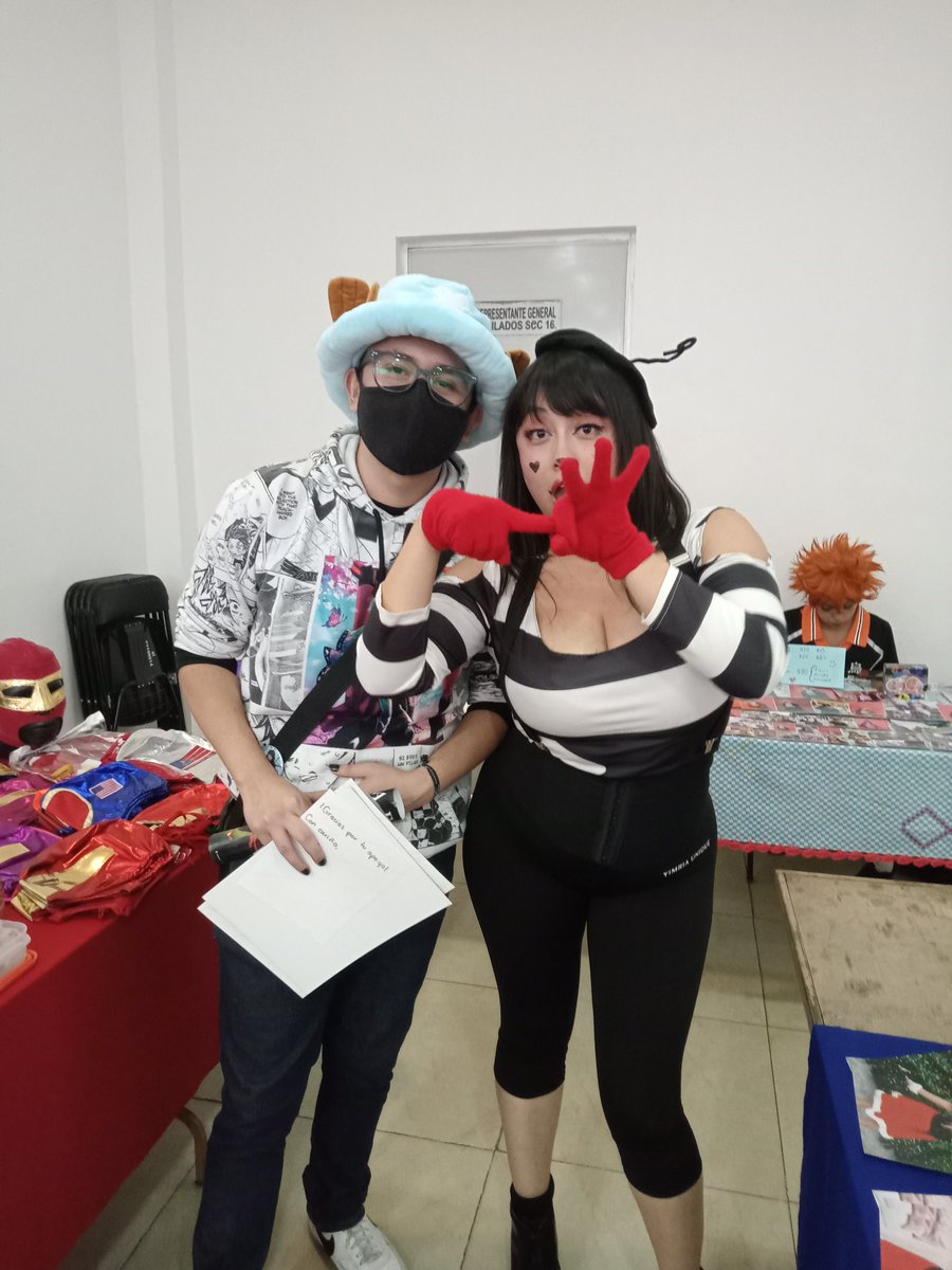 TonyStorm25's tweet photo. Eres perfecta @Gar_anee gracias por la foto y la firma. #ExpoJuibo https://t.co/gt2mPrgAKn