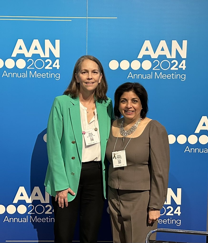 Dr. Nicole Ullrich and I smiling at our session today. 📣 Note: check your slides in the room immediately before your talk to ensure they are the most updated version. If not, refresh the computer and/or ask techs (Room 607). @AANmember @ChildNeuroSoc @NeuroOnc
