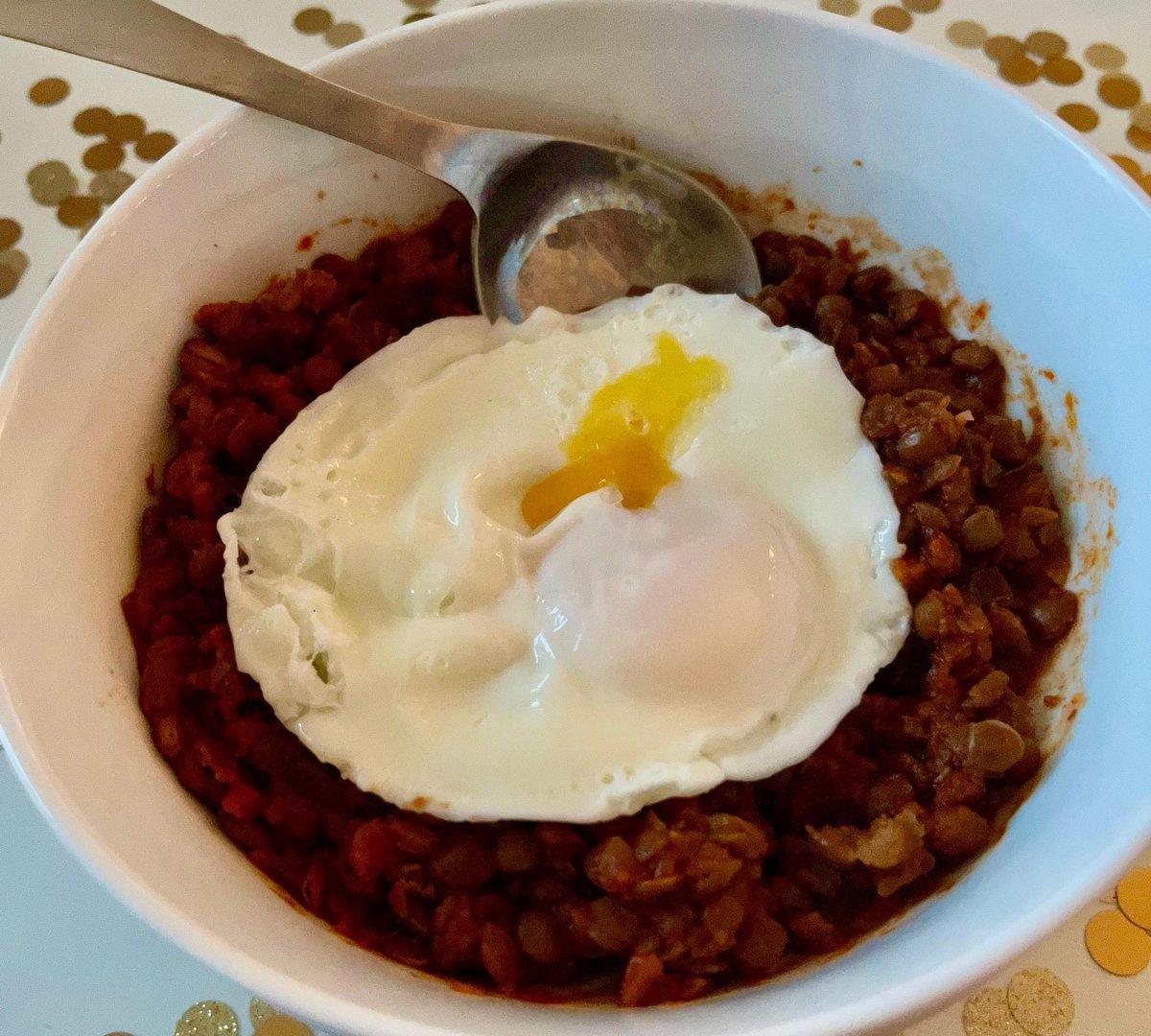 Thank you for your #SundayQuiz guesses! I thought the answer might be little easier this week. It is a #FreeRange #Organic #PoachedEgg on top of a bed of #Lentils - which is a surprisingly tasty combination. Gold stars coming for any correct guesses! ...