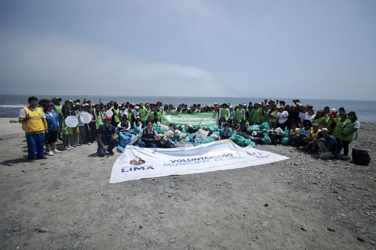 🌊🌟 ¡Limpiamos la playa Pocitos! Nuestros voluntarios llegaron hasta el distrito de Ancón para realizar una jornada de limpieza y recojo de residuos en la zona. Gracias a nuestra iniciativa #LimaSeRenueva preservamos y protegemos los ecosistemas costeros.