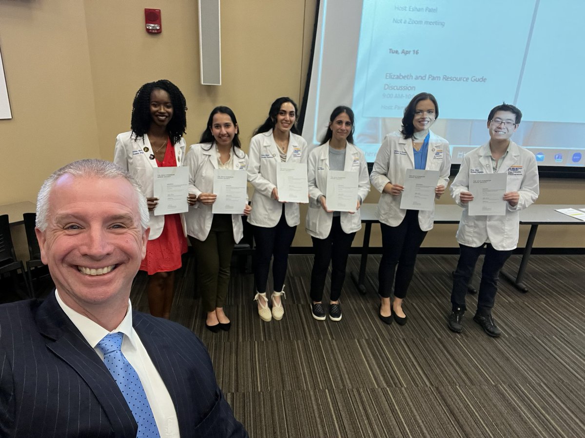 Another full week @NYITCOMAR, inducted a new group into the Gold Humansim Society, hosted seniors on campus for Transition to Residency program, and held the last “Lunch with the Dean” for first year students. Can’t forget the 4 students I had in clinic! #MedTwitter @NYITCOMDO