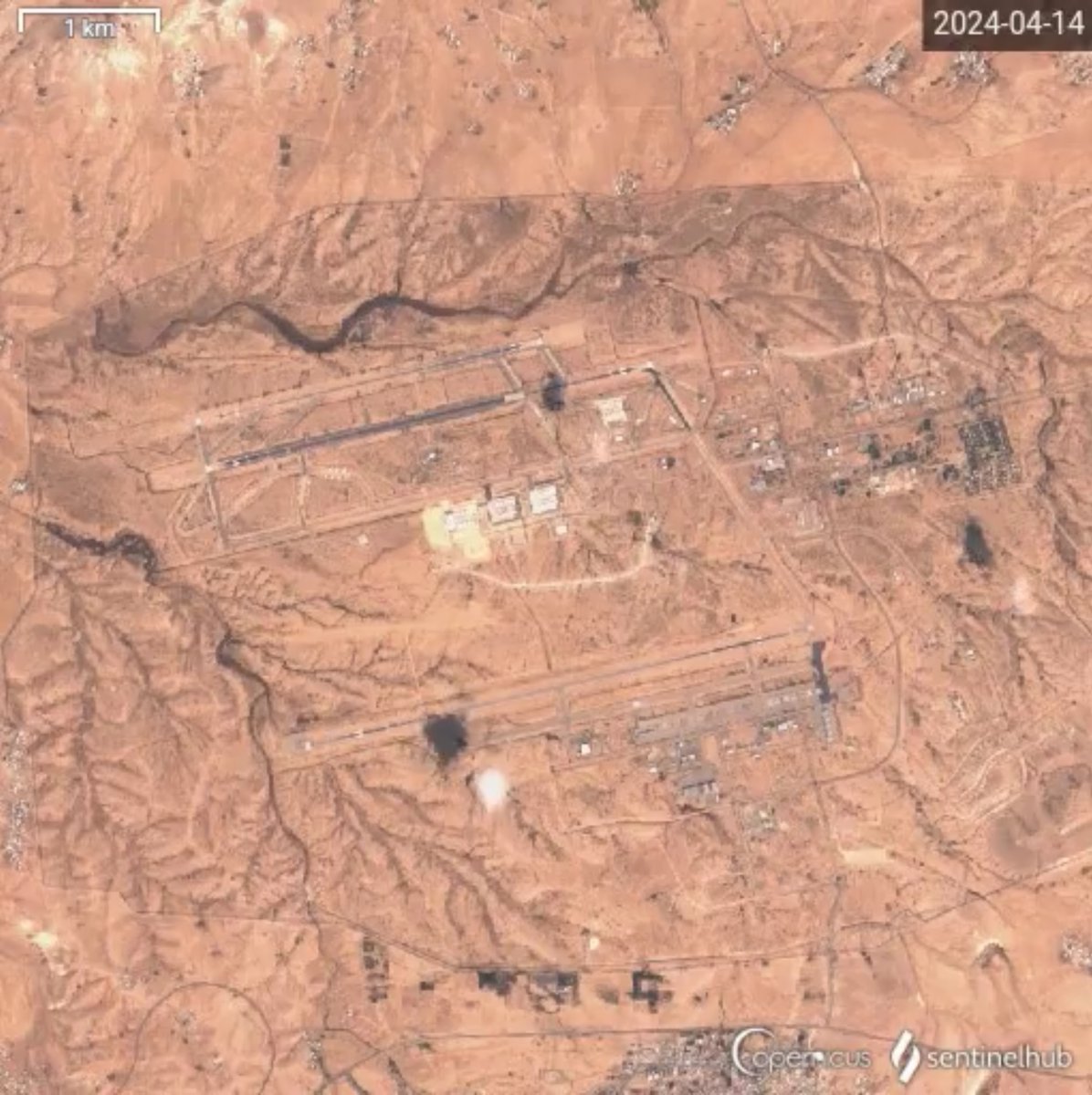 theoverview_'s tweet photo. Five missiles struck #Israel’ #Nevatim Airbase during #Iran' attack, and caused damage to a C-130 airplane. Layers of Israeli Defence tested: #IronDome (range: 120 km); #DavidSling (250 km); #Arrow2 (range: 1,500km); #Arrow3 (3,000 km)
https://t.co/BYPnDcHzaE https://t.co/uhF5llneG6