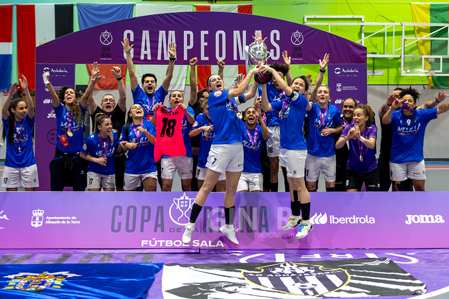 💙 @TorreblancaFS1 dedica la victoria a Silvia, su guardameta, que no pudo disputar la final  
¡¡¡Esto también es tuyo, @silviaagu1 
!!!  #CopaDeLaReinaFS