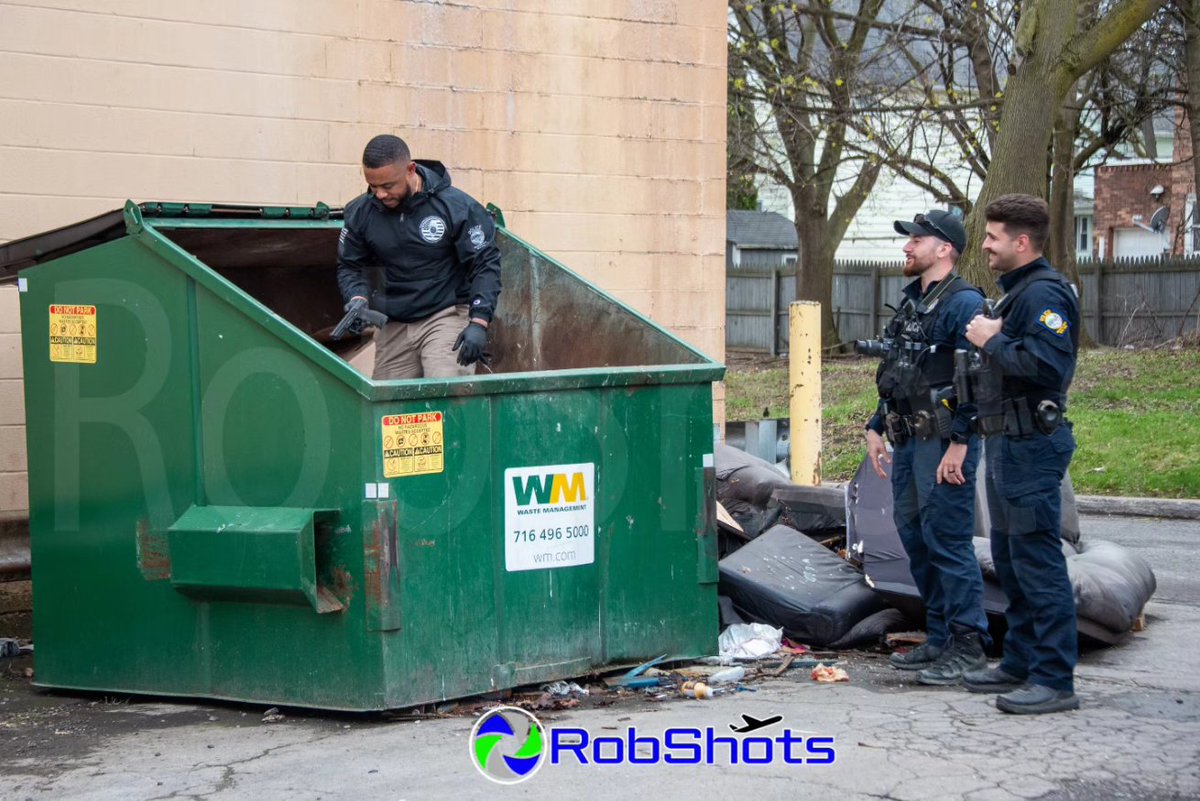 RobShots tweet media