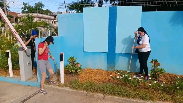 "Dónde está la gente que quiere amar.Dónde está mi gente.Dónde el estudiante. Dónde las mujeres.Vamos que la calle y la libertad saben nuestros pasos.Vamos a inundar toda la ciudad con nuestro abrazo"

Higienización en los barrios de  #ProvinciaGranma, aquí #LaPremisaEsHacer