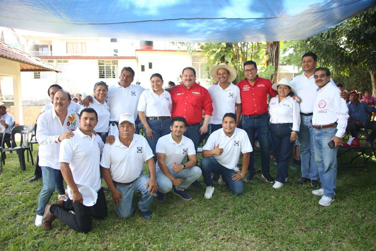 Seguimos trabajando juntos para mejorar el rumbo de Puebla, por ello sostuve una reunión con la estructura de Pedro Báez en #Ayotoxco, quien estoy seguro será el próximo presidente municipal.

¡#UnidosVamosAGanar!