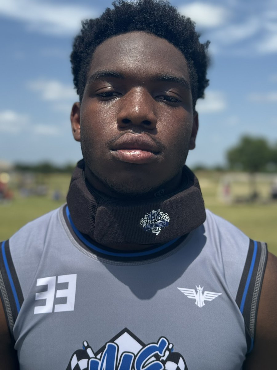 <a href="/Darrionh6/">Darrion Holmes</a> is a player to watch from <a href="/ElCampoFootball/">El Campo Ricebird Football</a> 
Originally plays DE/LB 
Played LB for @marathoners21 and it came natural. 
Good cover skills, huge IQ, good instincts decent speed 
#2mgewatchlist 

<a href="/MikeM_Scout/">𝕄𝕚𝕜𝕖 𝕄𝕠𝕣𝕣𝕚𝕤 𝕊𝕣</a> <a href="/ScoutsRadar/">The_Scouts_Radar</a>